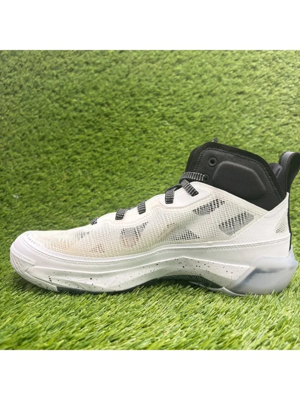Air Jordan XXXVII 37 Mens Size 9 White Black Basketball Running Shoes Sneakers